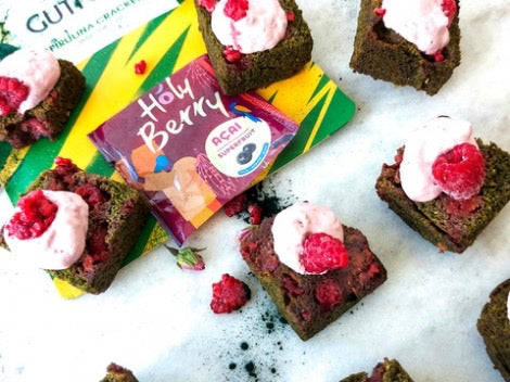 Holy Berry /  Açai / SPIRULINACAKES MET AÇAI SLAGROOM