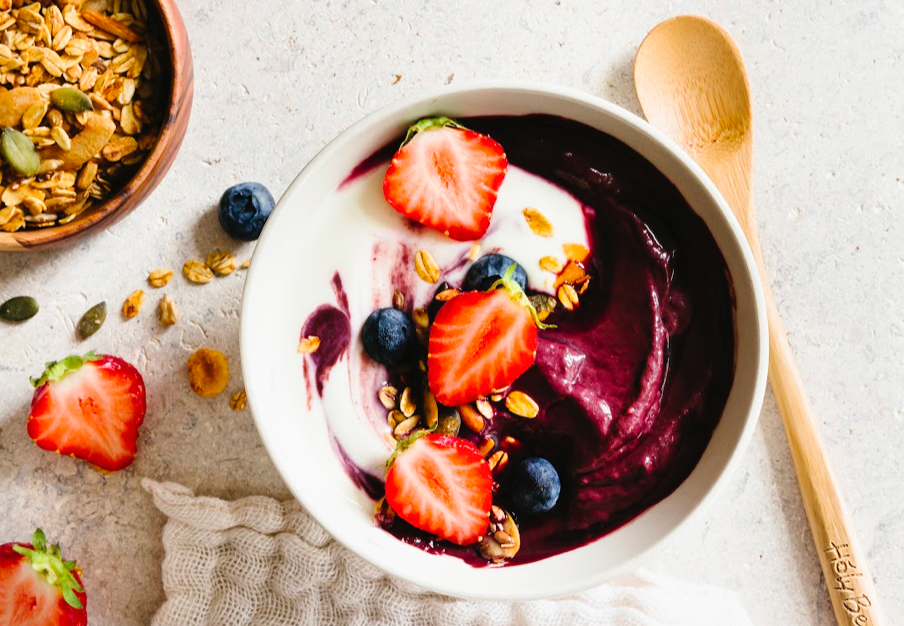 Acai Bowl met yoghurt granola